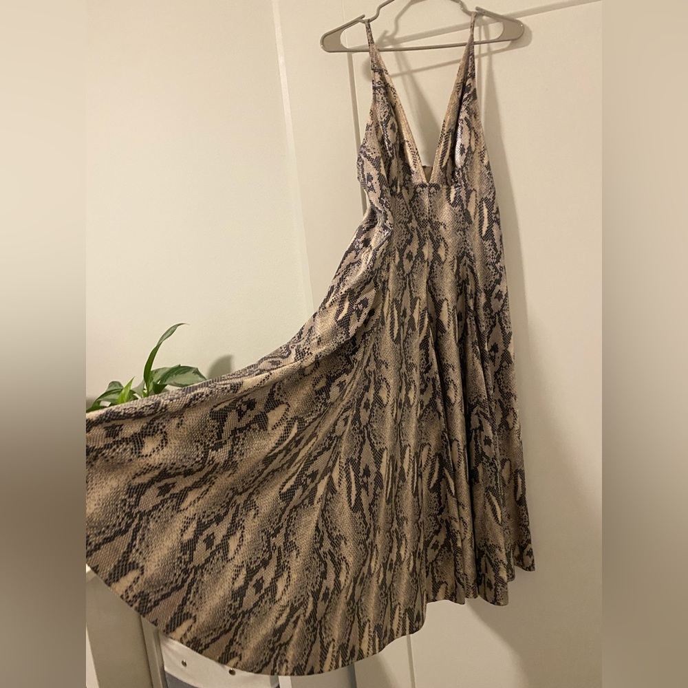 Jennifer Lopez snake print dress ✨